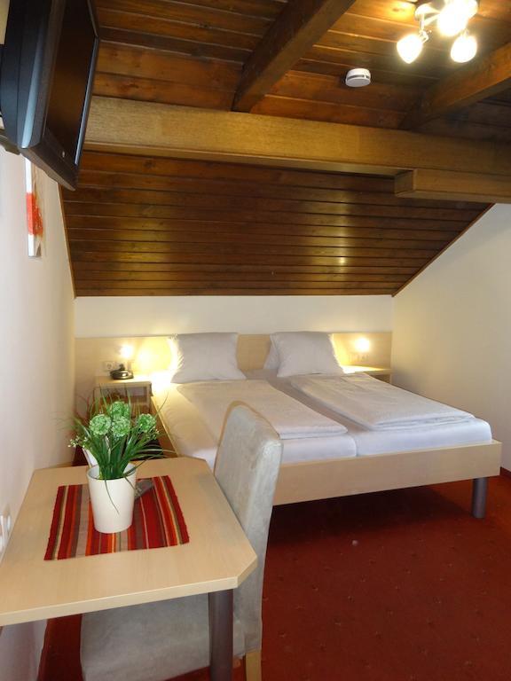 Pension Scherwirt Hotell Graz Rum bild